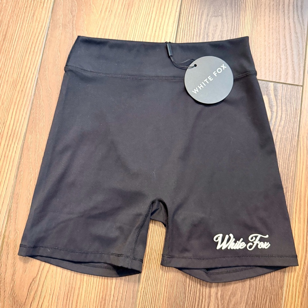 White Fox Black Top